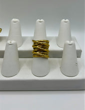 Load image into Gallery viewer, Gold Wire Ring

