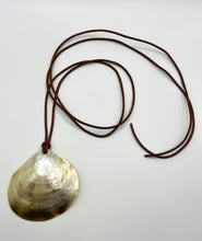 Load image into Gallery viewer, Large Shell Necklace
