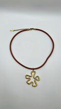 Load image into Gallery viewer, Flower Pendant Choker
