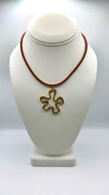 Load image into Gallery viewer, Flower Pendant Choker

