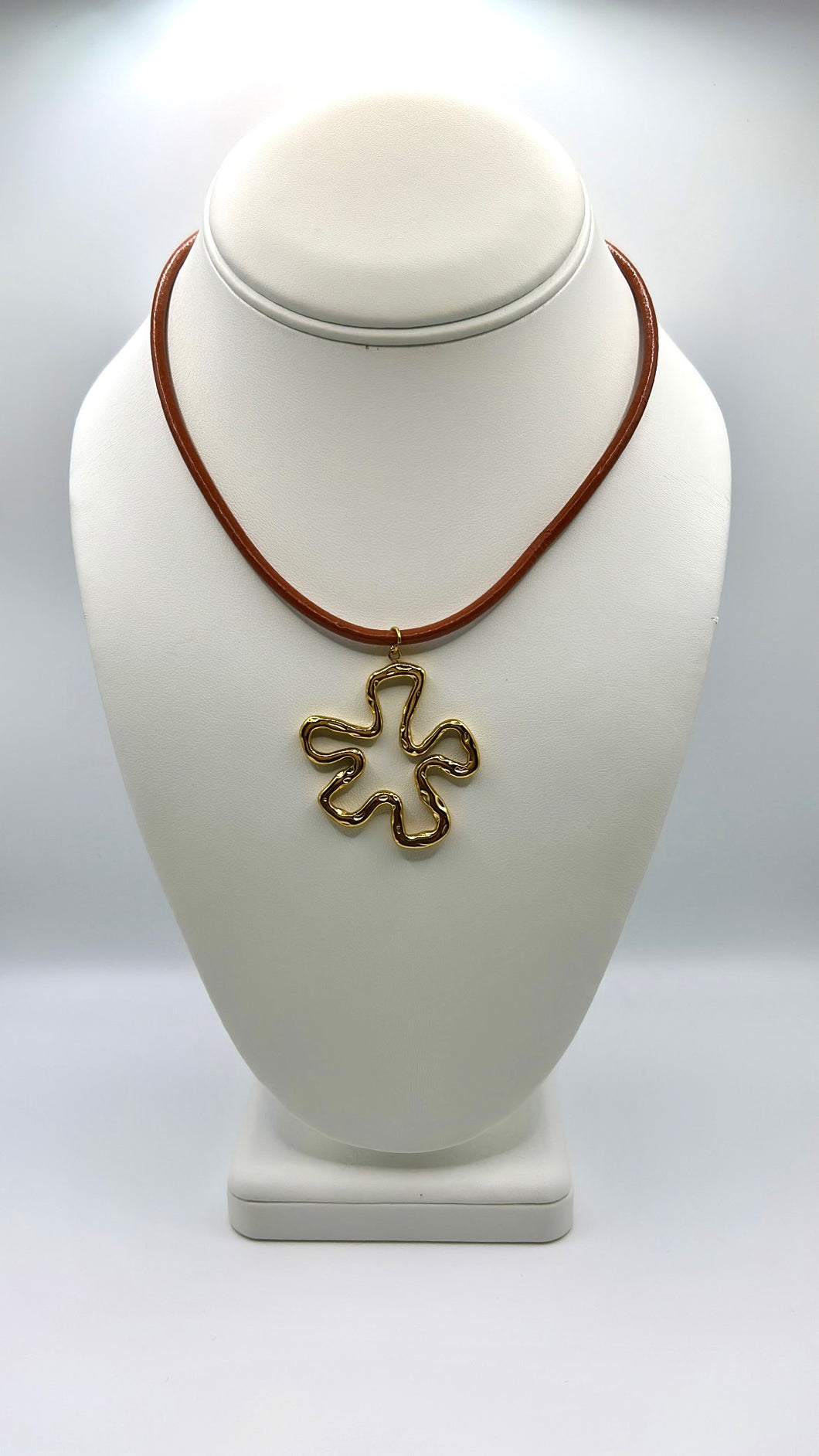 Flower Pendant Choker